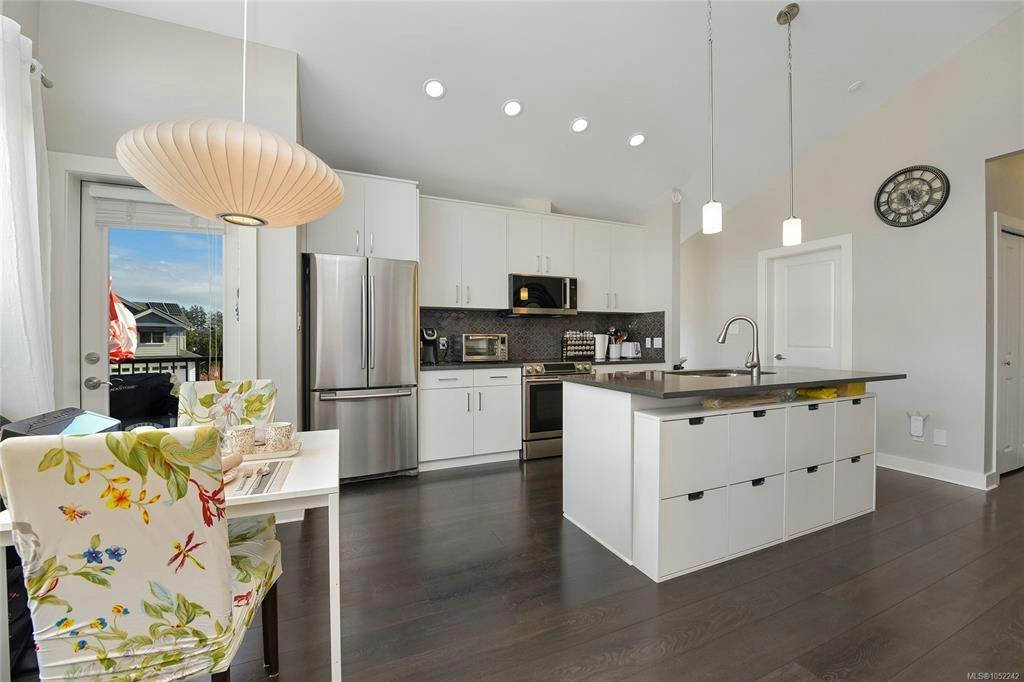 1005 Boeing Close - 5