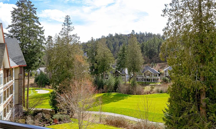 302-1395 Bear Mountain Pkwy