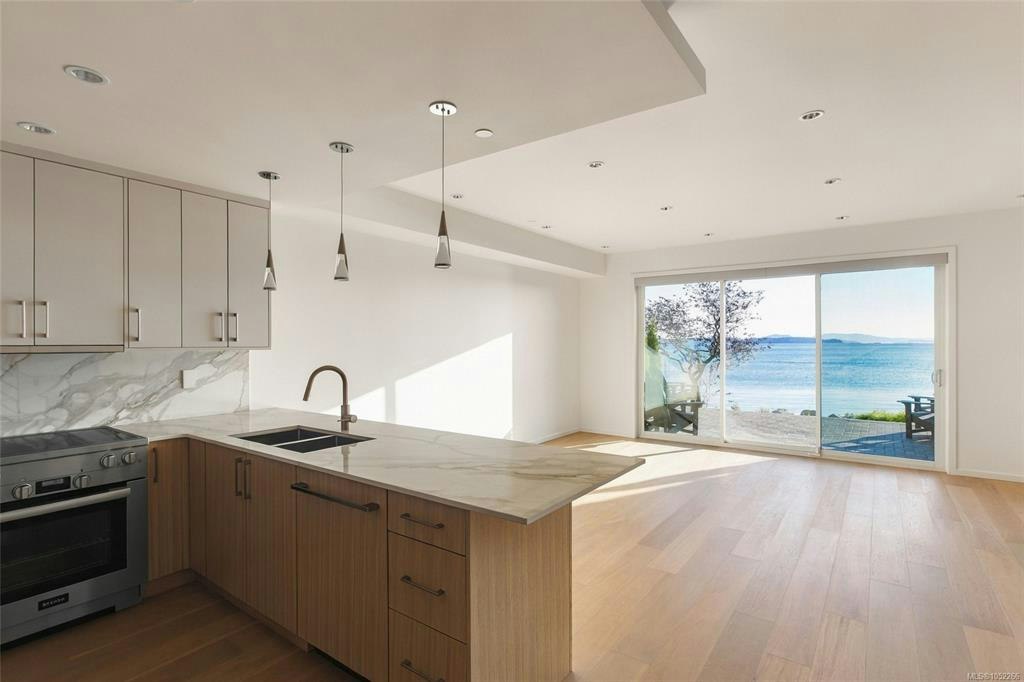 2-2525 Rothesay Avenue - 2