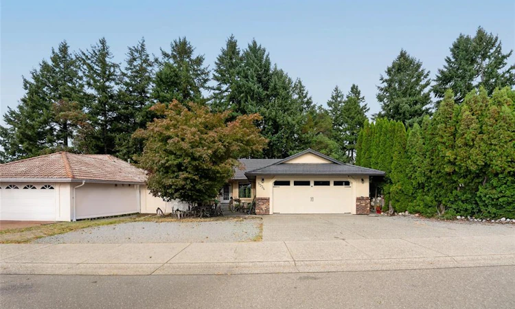 5334 Georgiaview Crescent