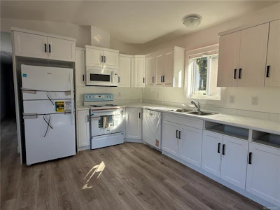 13-731 Marine Drive - 2