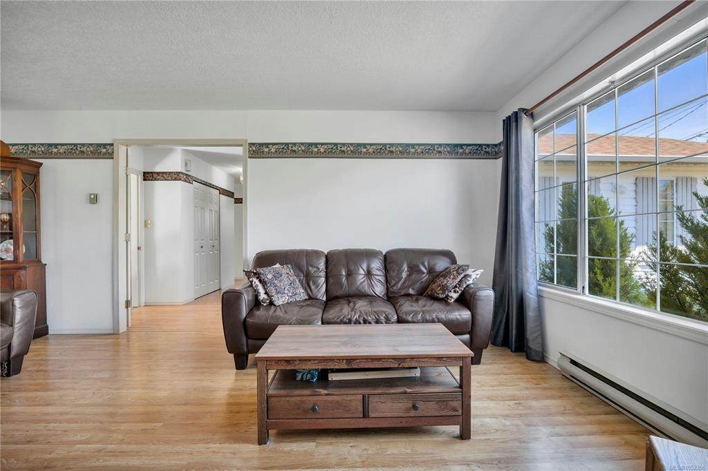702 Forsyth Avenue, Parksville, BC, V9P 1E7 - 11