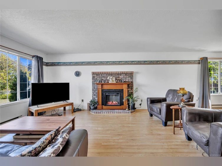 702 Forsyth Avenue, Parksville, BC, V9P 1E7 - 5