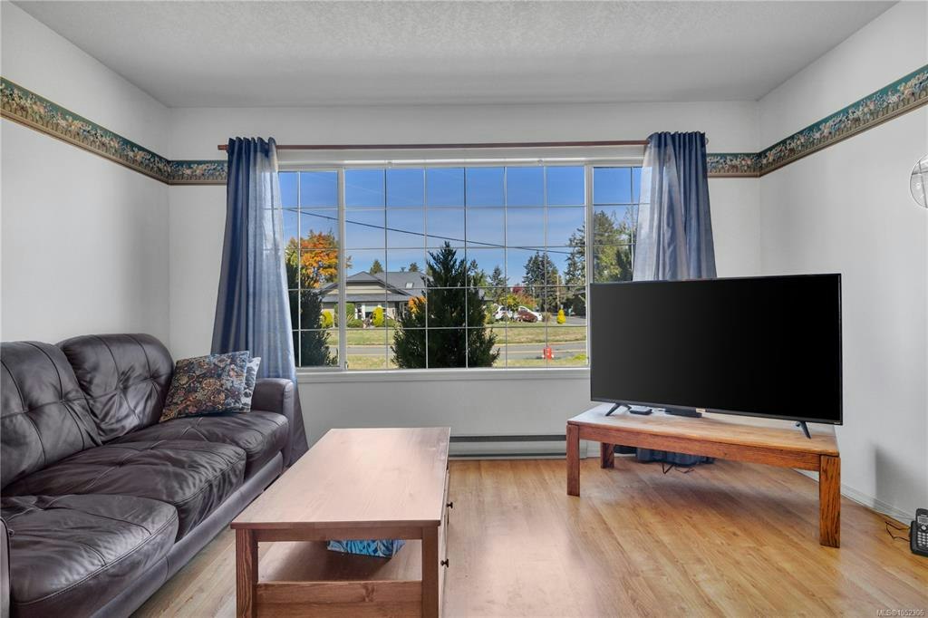 702 Forsyth Avenue, Parksville, BC, V9P 1E7 - 9