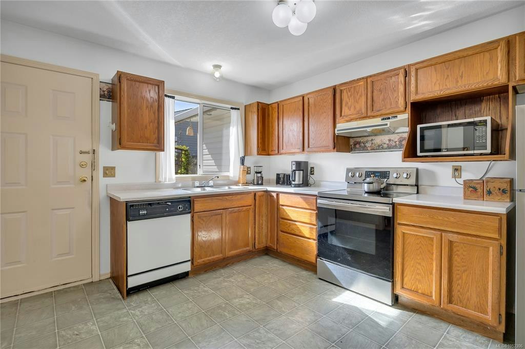 702 Forsyth Avenue, Parksville, BC, V9P 1E7 - 12