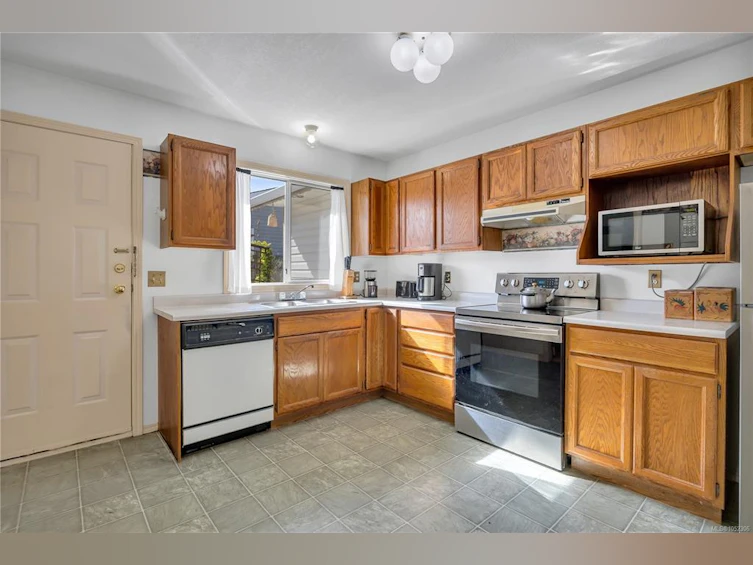 702 Forsyth Avenue, Parksville, BC, V9P 1E7 - 12