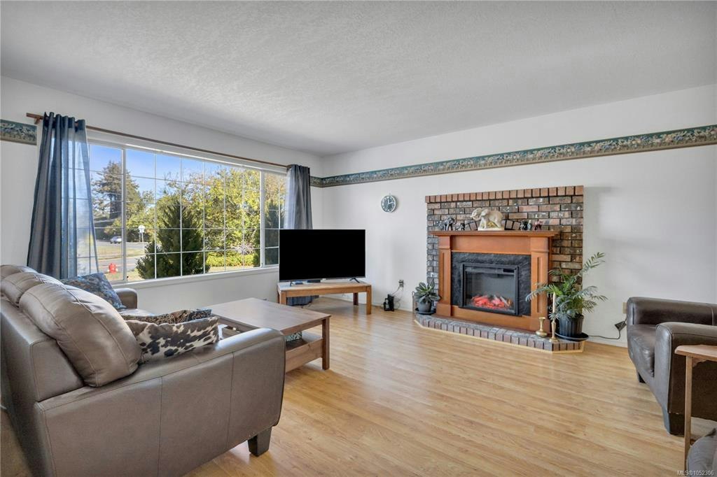 702 Forsyth Avenue, Parksville, BC, V9P 1E7 - 6