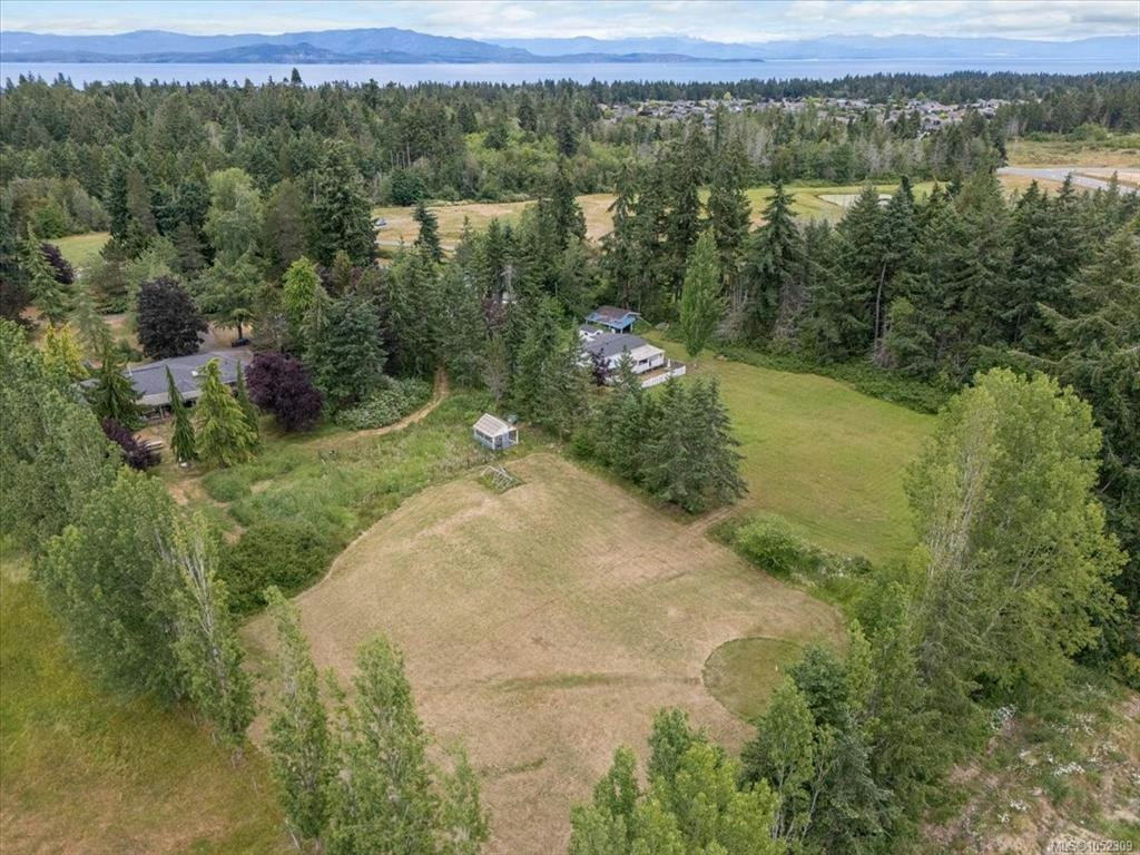 880 E Garden Road, Qualicum Beach, BC, V9K 1N2