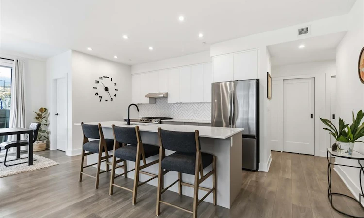 202-1114 Samar Crescent
