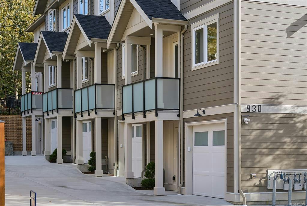 1-930 Falaise Crescent, Saanich, BC, V8Y 1A3