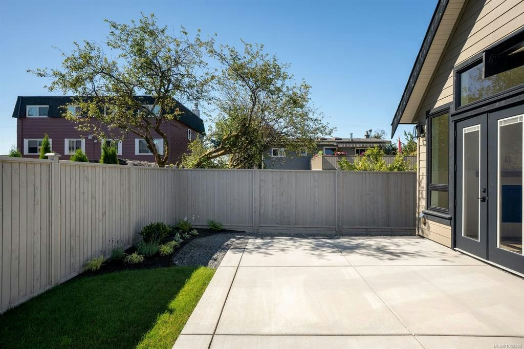 10011 Chicory Place, Sidney, BC, V8L 3N6 - 27