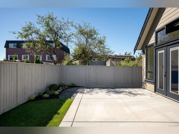 10011 Chicory Place, Sidney, BC, V8L 3N6 - 27