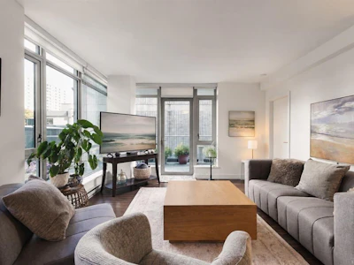 204-838 Broughton Street - 2