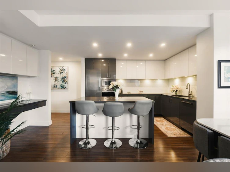 204-838 Broughton Street, Victoria, BC, V8W 1E4