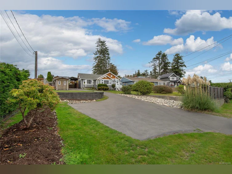2978 South Island Highway, Campbell River, BC, V9W 1C8