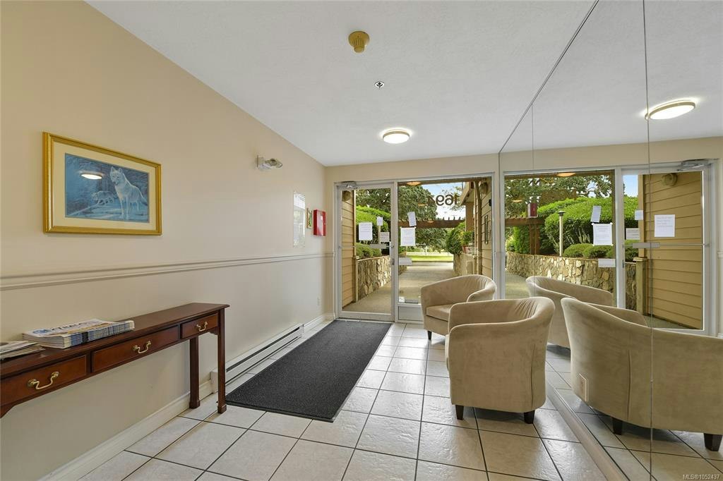 301-1694 Cedar Hill Cross Road, Saanich, BC, V8P 2P7 - 27