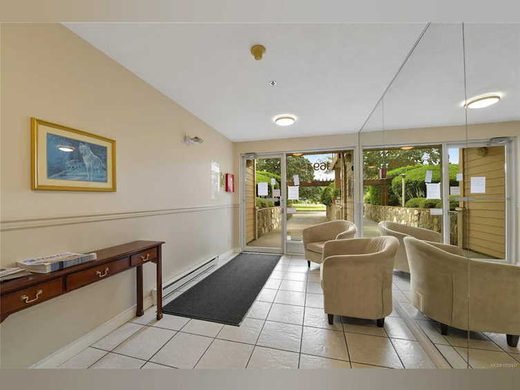 301-1694 Cedar Hill Cross Road, Saanich, BC, V8P 2P7 - 27
