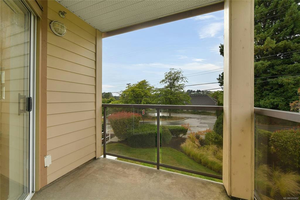 301-1694 Cedar Hill Cross Road, Saanich, BC, V8P 2P7 - 26