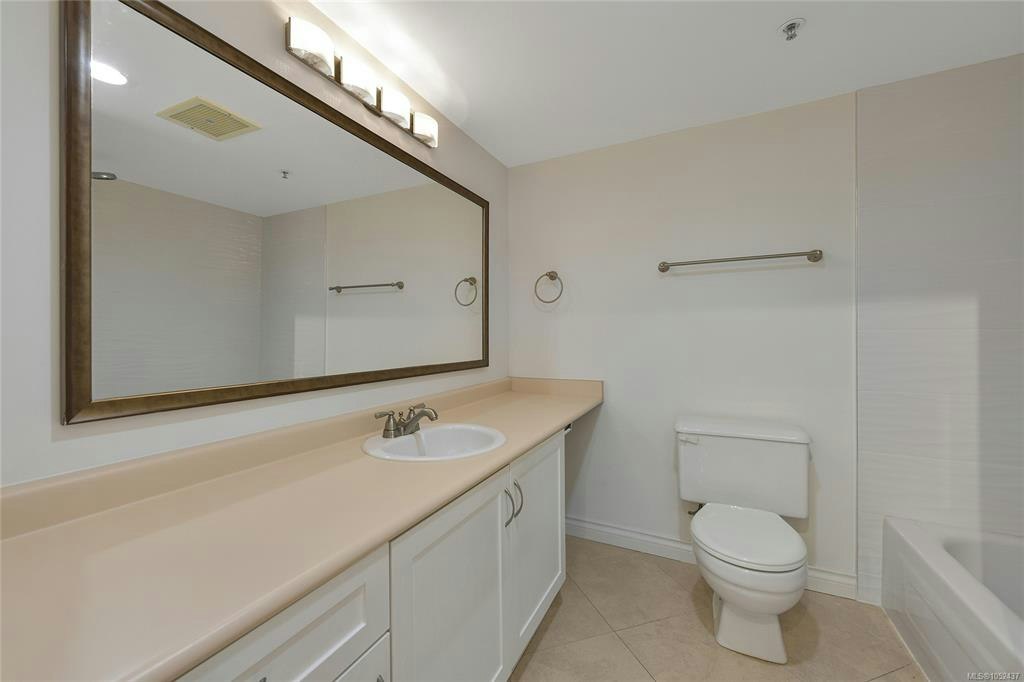 301-1694 Cedar Hill Cross Road, Saanich, BC, V8P 2P7 - 17