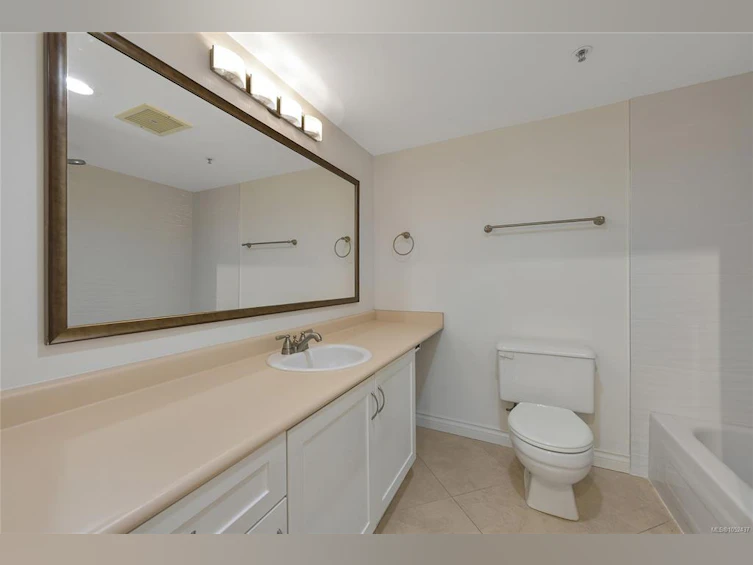 301-1694 Cedar Hill Cross Road, Saanich, BC, V8P 2P7 - 17