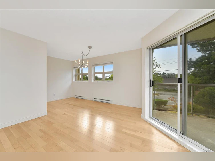 301-1694 Cedar Hill Cross Road, Saanich, BC, V8P 2P7 - 10