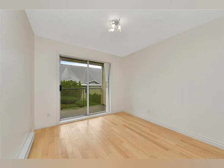 301-1694 Cedar Hill Cross Road, Saanich, BC, V8P 2P7 - 14