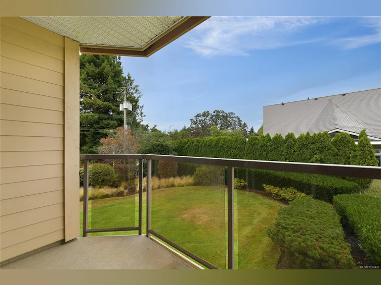 301-1694 Cedar Hill Cross Road, Saanich, BC, V8P 2P7 - 20