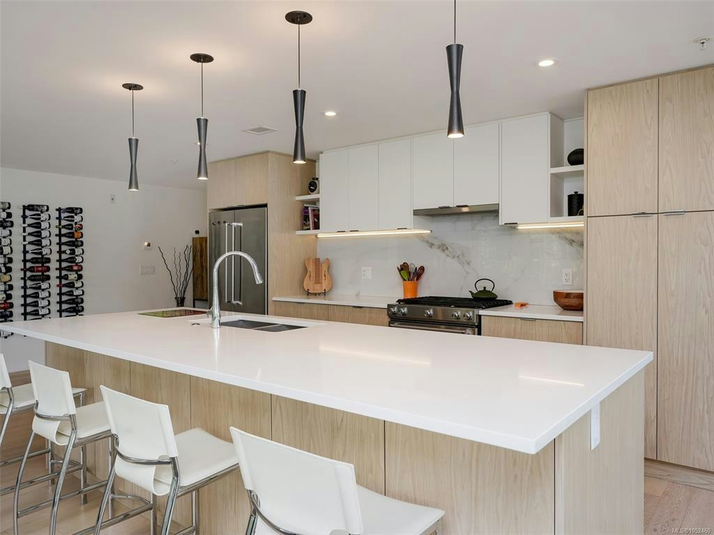 M102-5118 Cordova Bay Road, Saanich, BC, V8Y 2K5