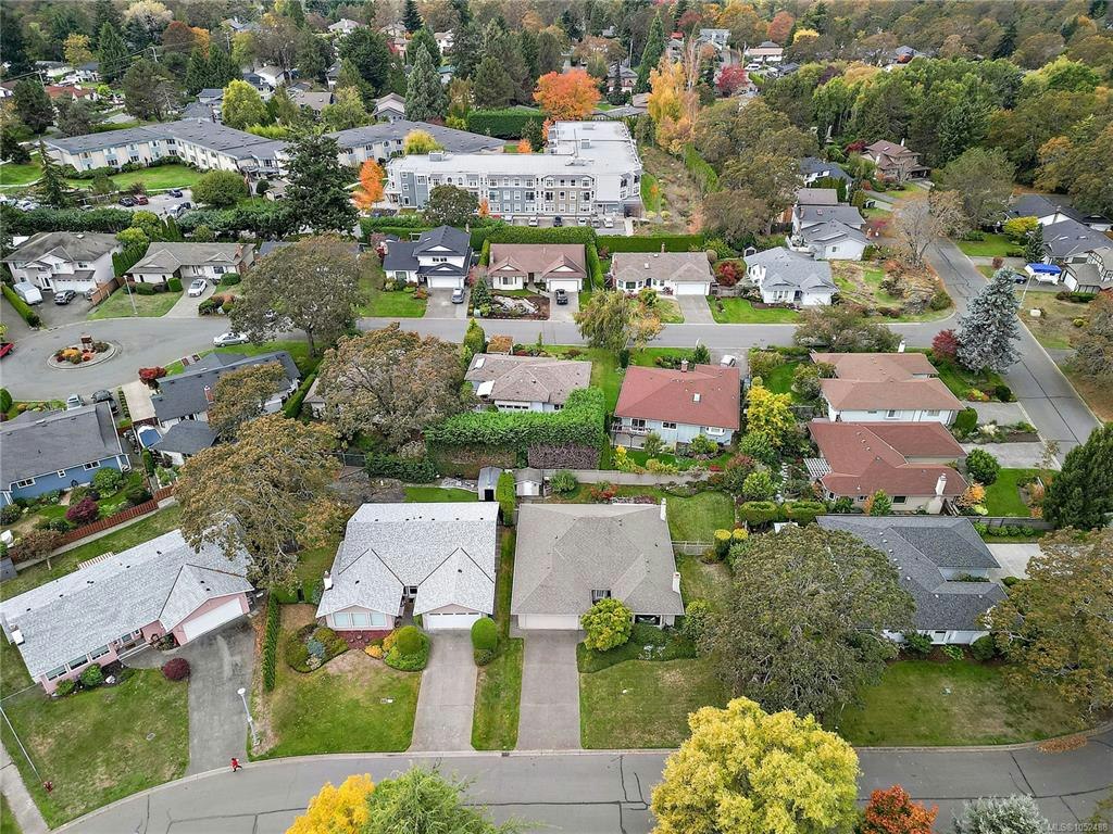 3998 Hopesmore Drive, Saanich, BC, V8N 6A3 - 29
