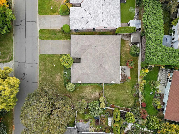 3998 Hopesmore Drive, Saanich, BC, V8N 6A3 - 30