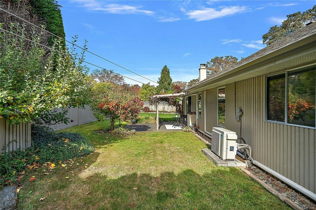 3998 Hopesmore Drive, Saanich, BC, V8N 6A3 - 27