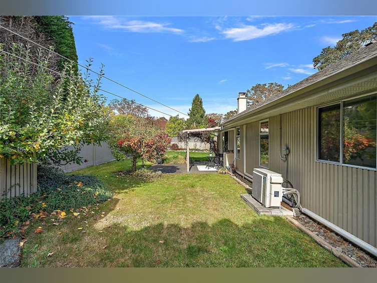 3998 Hopesmore Drive, Saanich, BC, V8N 6A3 - 27