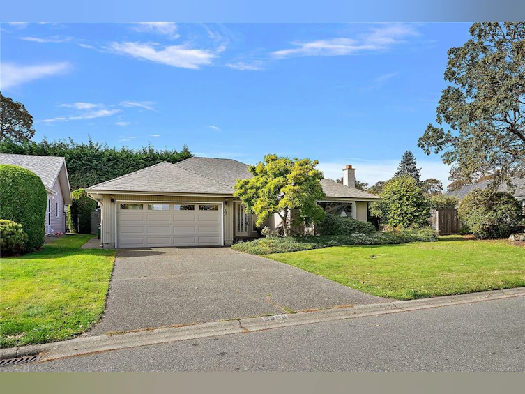 3998 Hopesmore Drive, Saanich, BC, V8N 6A3