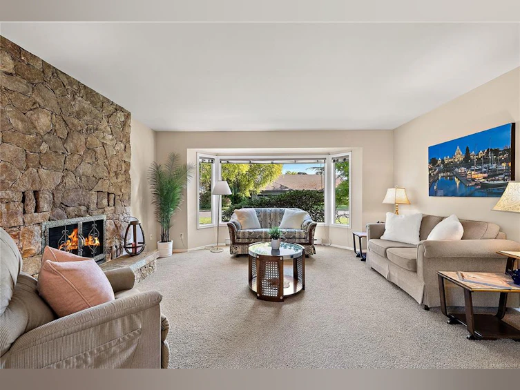 3998 Hopesmore Drive, Saanich, BC, V8N 6A3 - 3