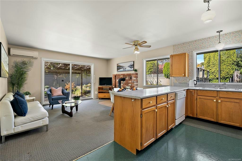 3998 Hopesmore Drive, Saanich, BC, V8N 6A3 - 7