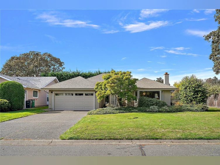 3998 Hopesmore Drive, Saanich, BC, V8N 6A3 - 28