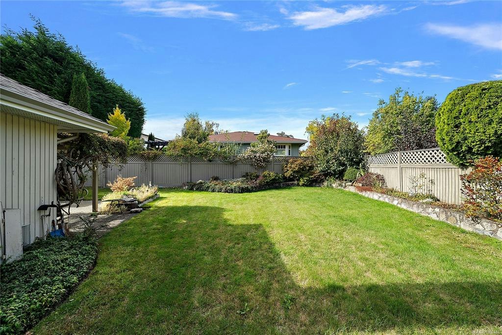 3998 Hopesmore Drive, Saanich, BC, V8N 6A3 - 23