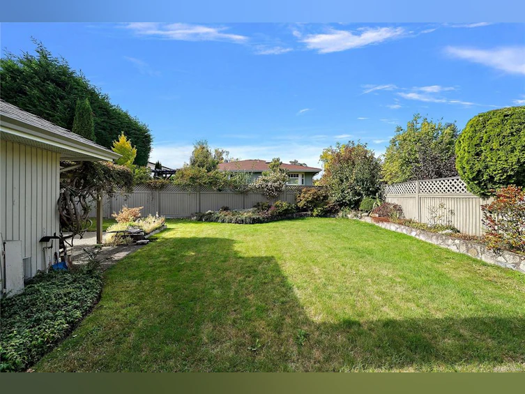 3998 Hopesmore Drive, Saanich, BC, V8N 6A3 - 23