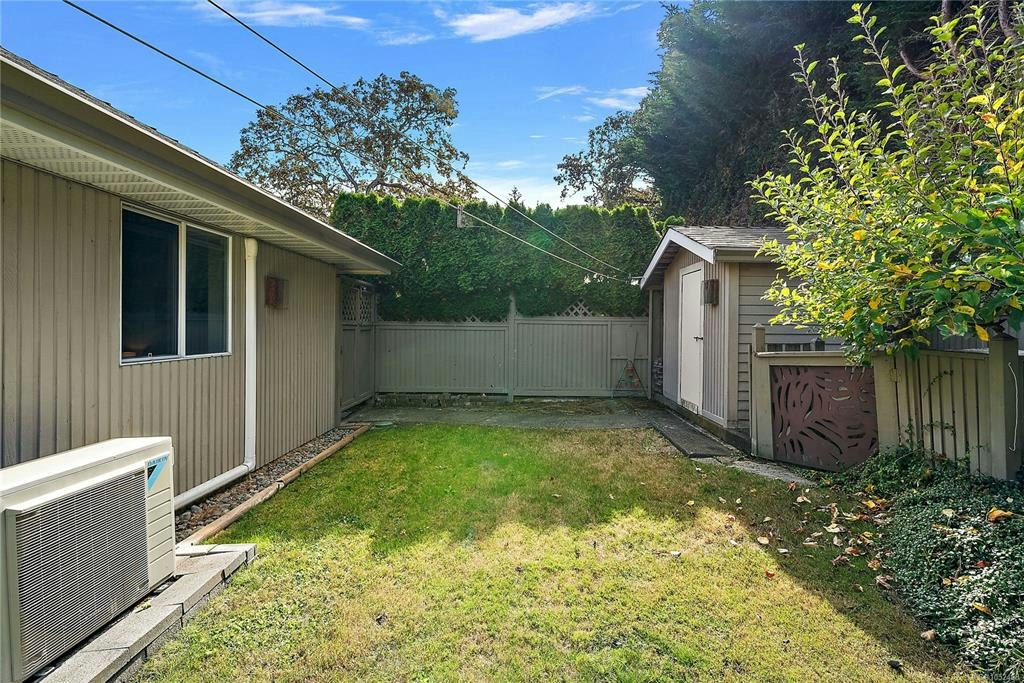 3998 Hopesmore Drive, Saanich, BC, V8N 6A3 - 26