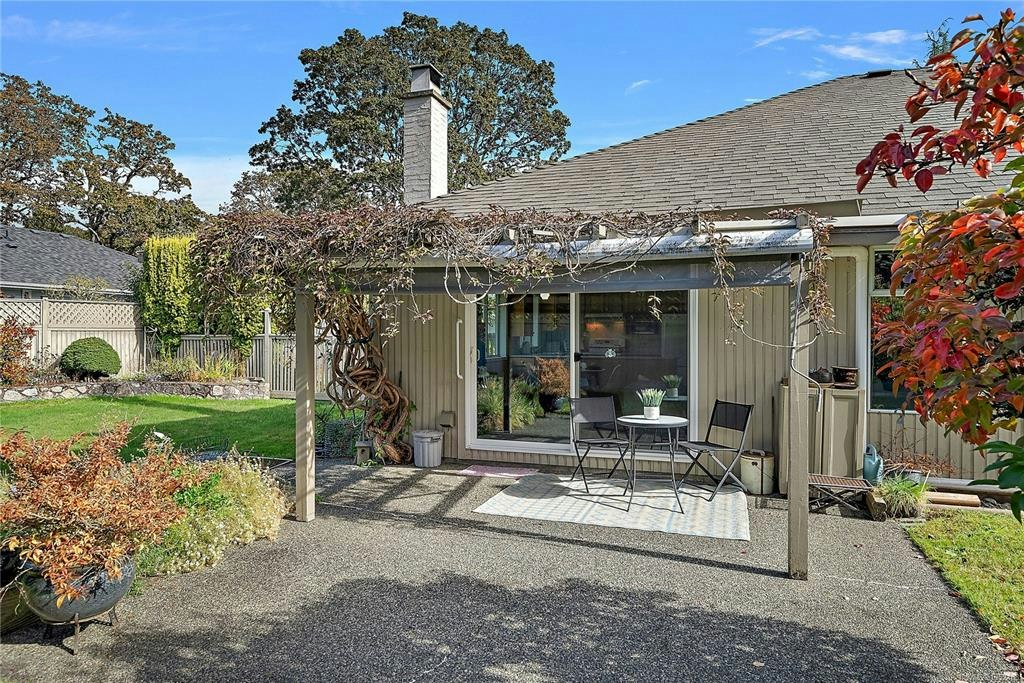 3998 Hopesmore Drive, Saanich, BC, V8N 6A3 - 25