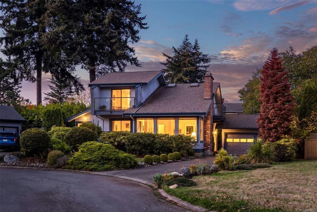4246 Maimie Place, Saanich, BC, V8N 5T4
