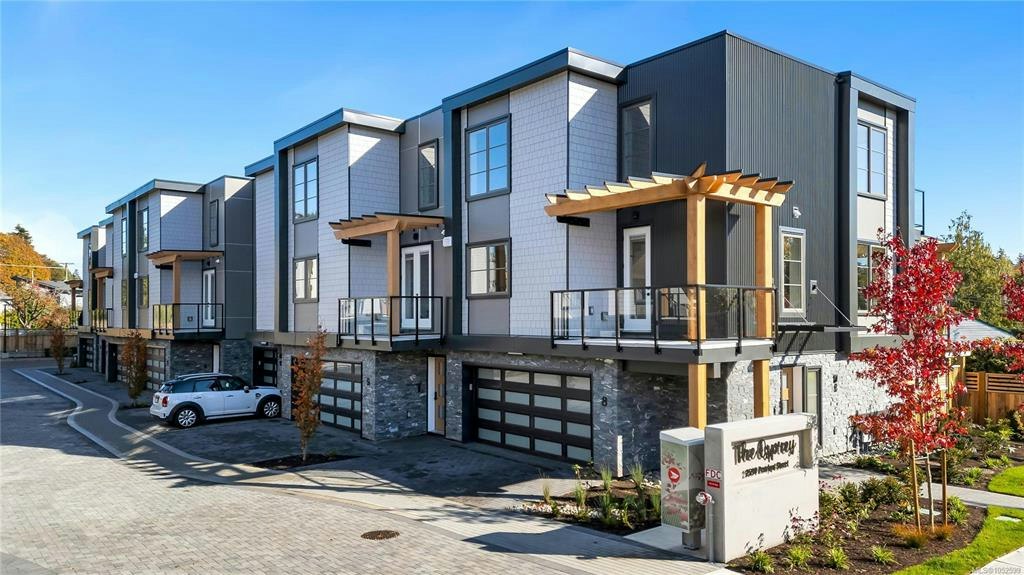 11-2590 Penrhyn Street, Saanich, BC, V8N 1G3