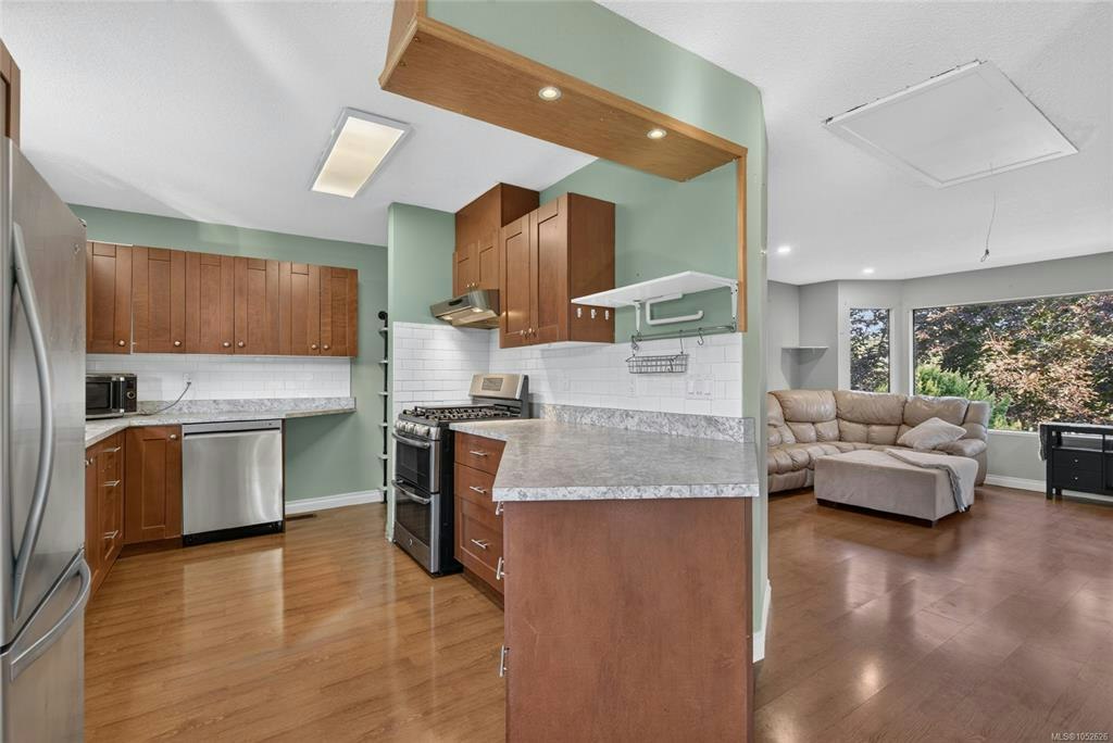 7115 Wallace Drive, Central Saanich, BC, V8M 1G9