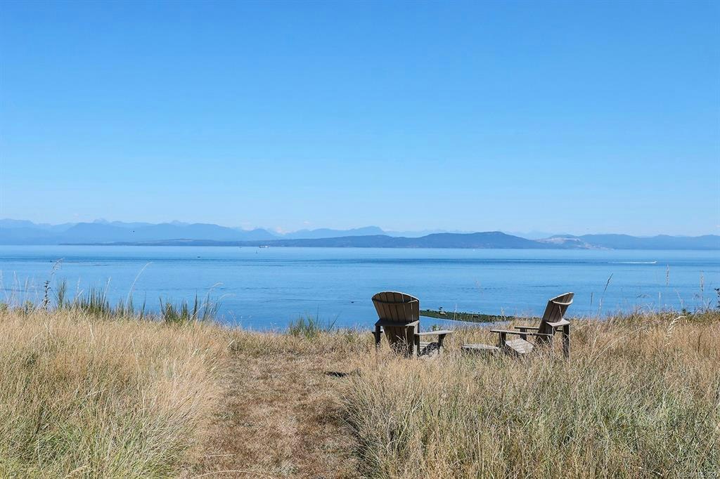 290 Connemara Road, Comox, BC, V9M 3T4