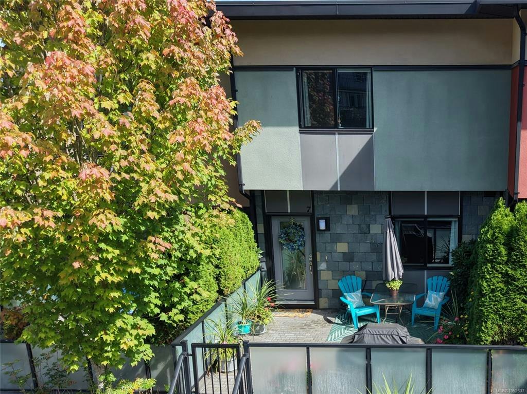 7-2321 Island View Road, Central Saanich, BC, V8Z 0C9