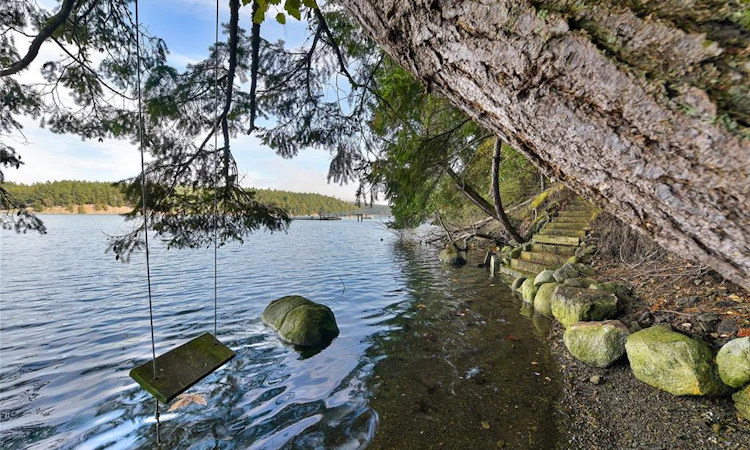 706 Horton Bay Road