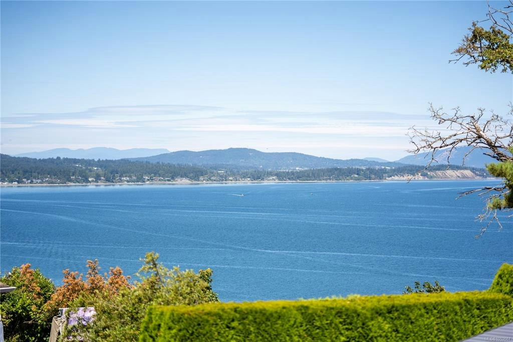 4596 Bonnieview Place, Saanich, BC, V8N 3V6