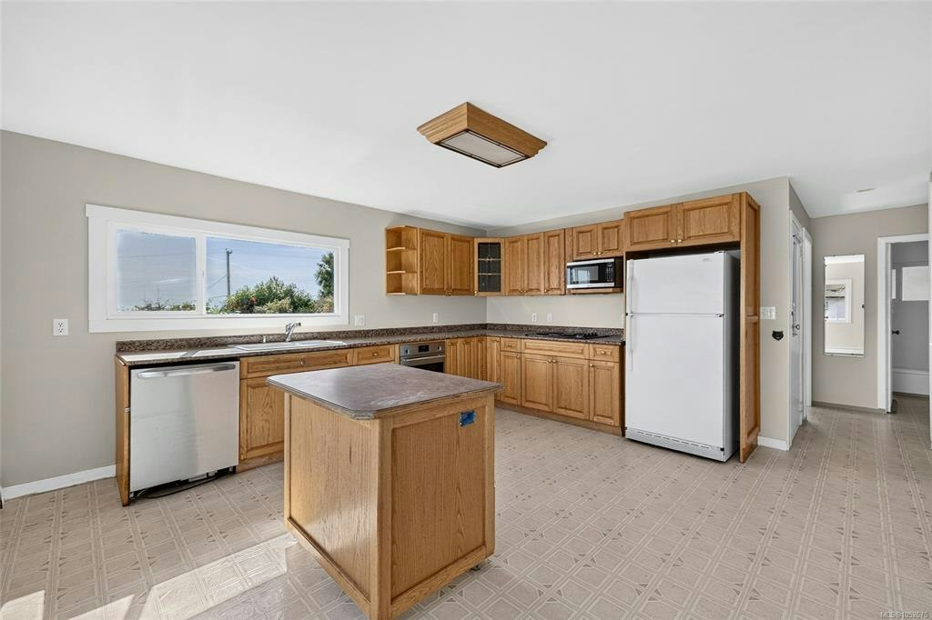 131 Milburn Drive, Colwood, BC, V9C 1T7 - 6