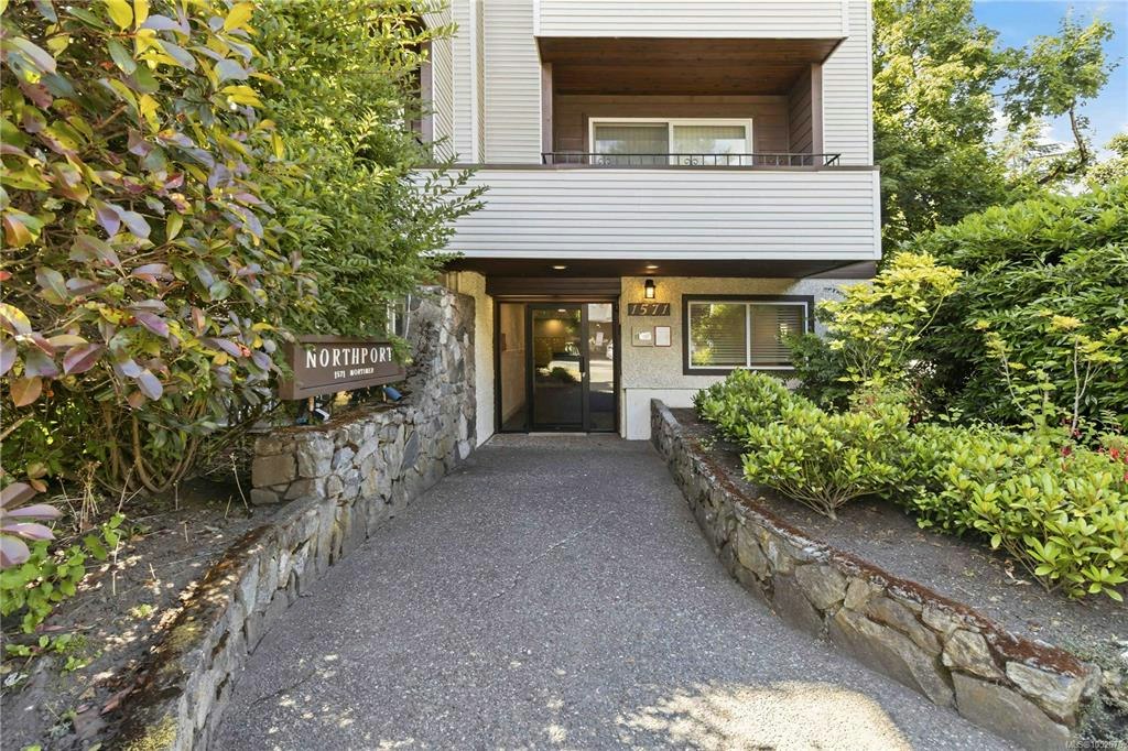 401-1571 Mortimer Street, Saanich, BC, V8P 3A7 - 4