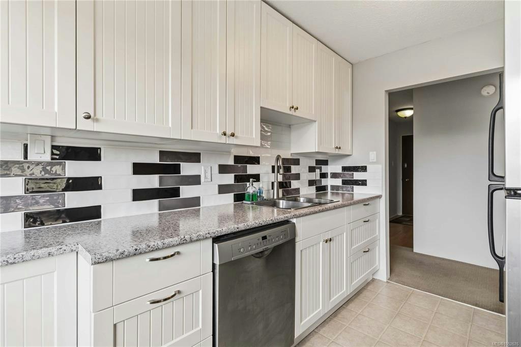 401-1571 Mortimer Street, Saanich, BC, V8P 3A7 - 12